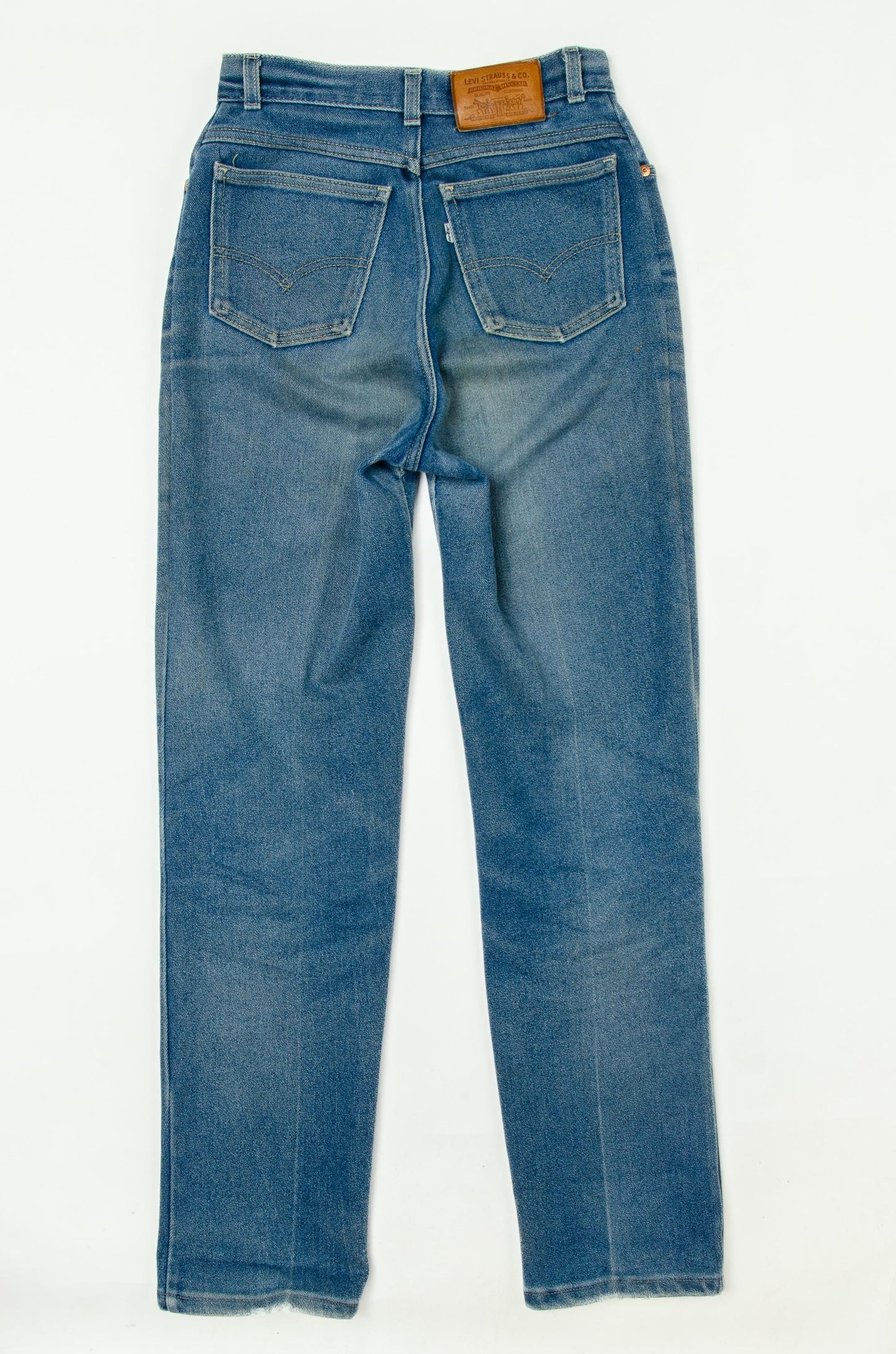 1970s Levis White Tag High Waisted USA Tapered Mom Jeans 27 x 30.5