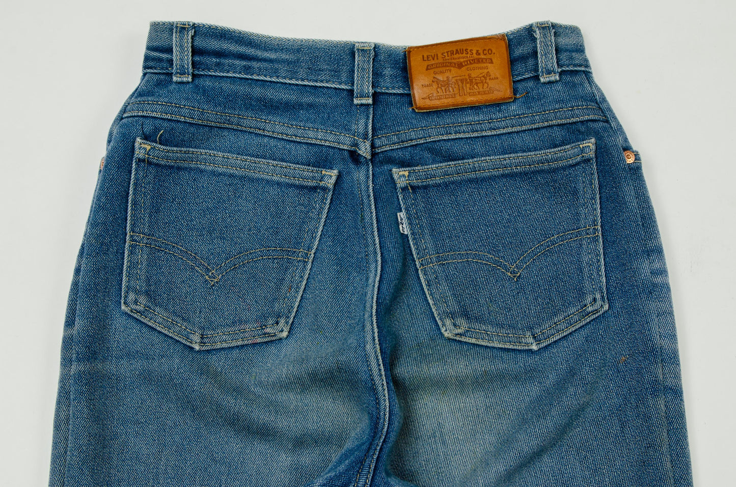 1970s Levis White Tag High Waisted USA Tapered Mom Jeans 27 x 30.5