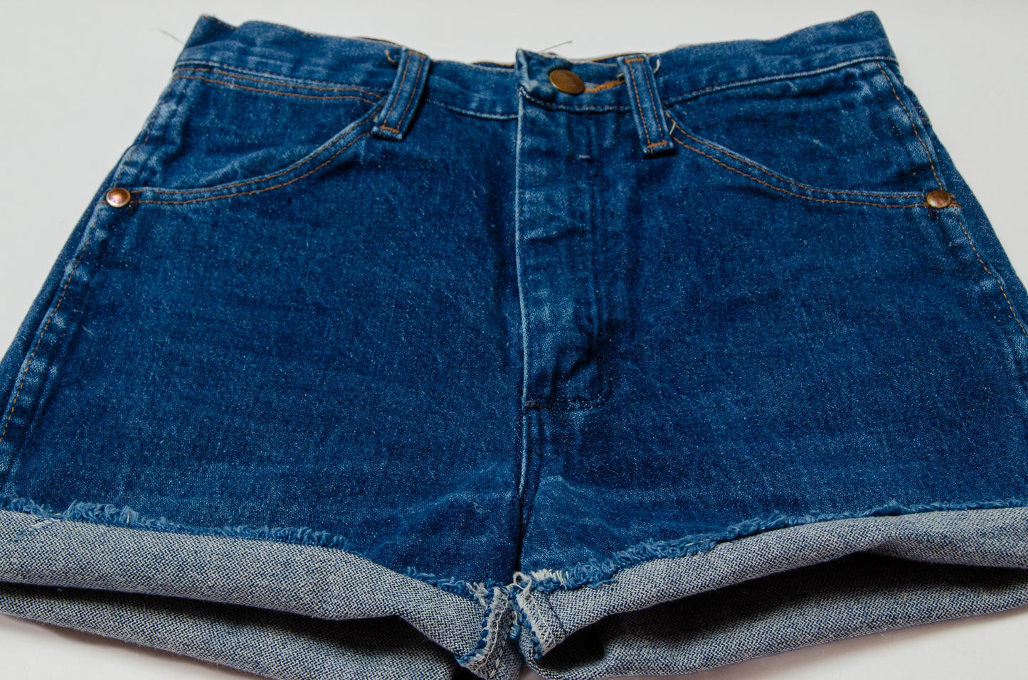 Vintage Wrangler High Waisted Dark Denim Western Cut Off Jean Shorts W 26