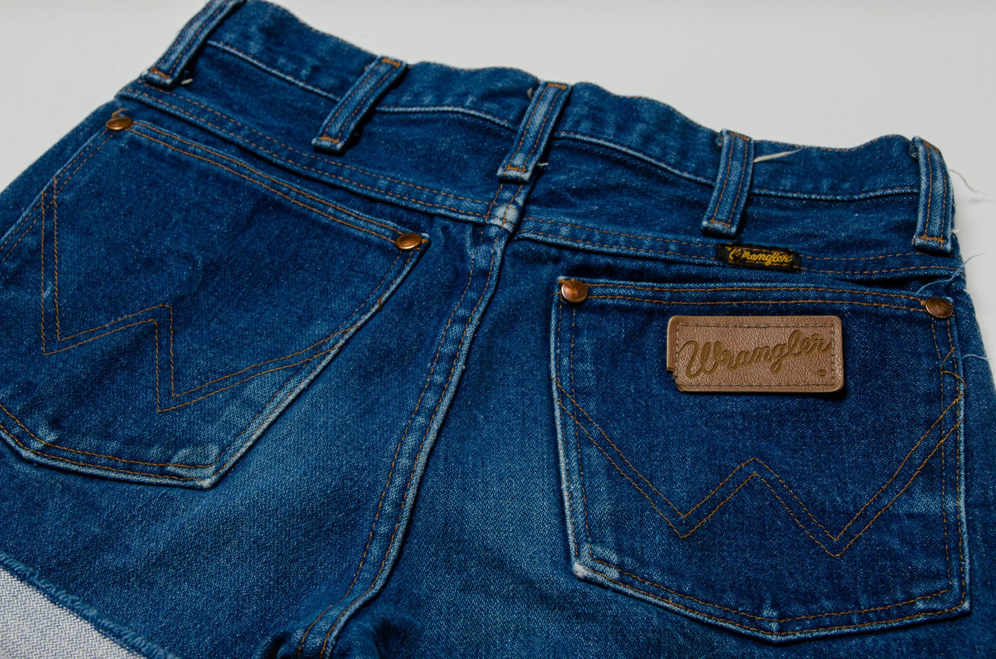 Vintage Wrangler High Waisted Dark Denim Western Cut Off Jean Shorts W 26