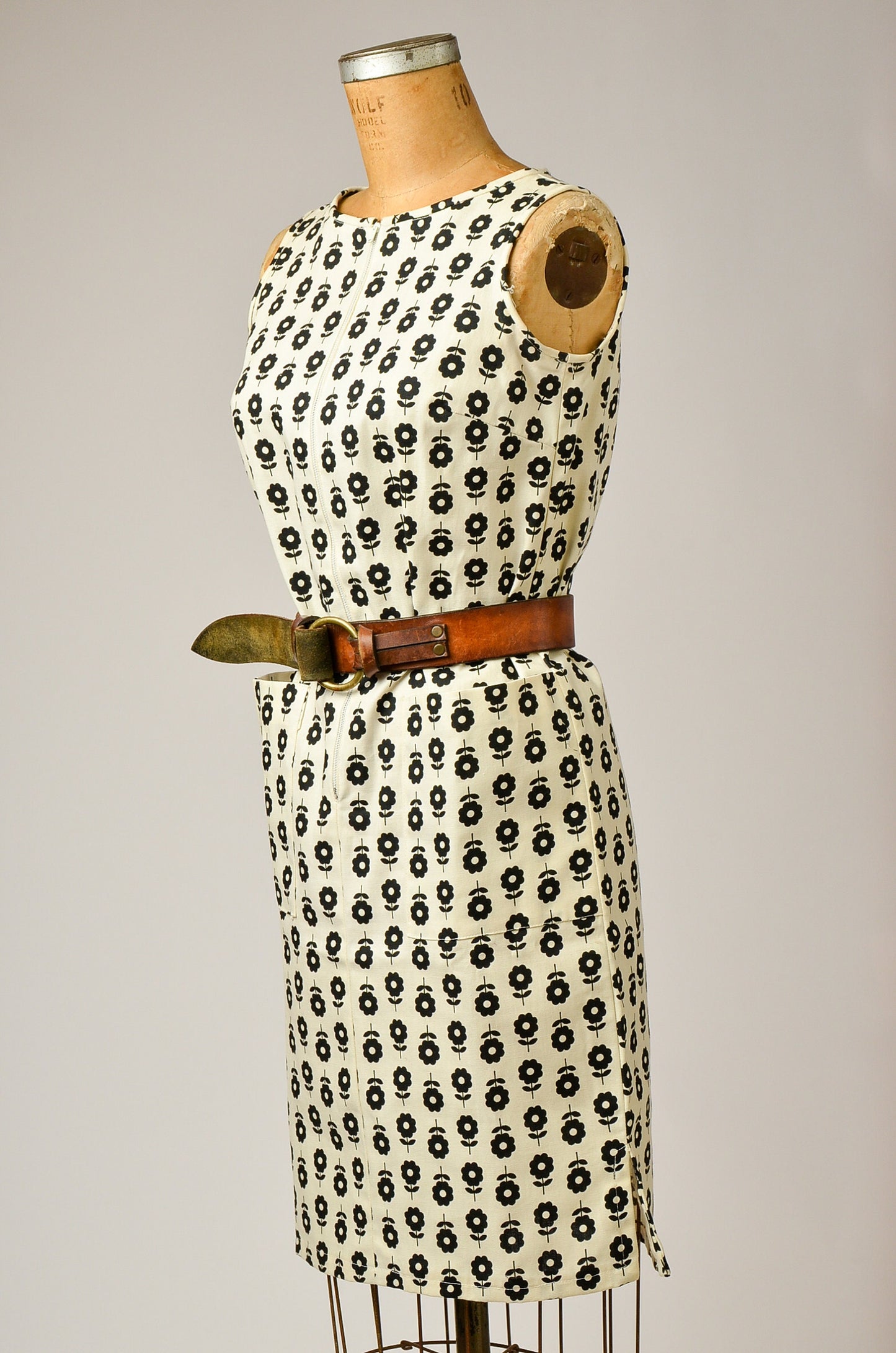 1960s Daisy Pop Art Novelty Print Zip Up Dolly Dress