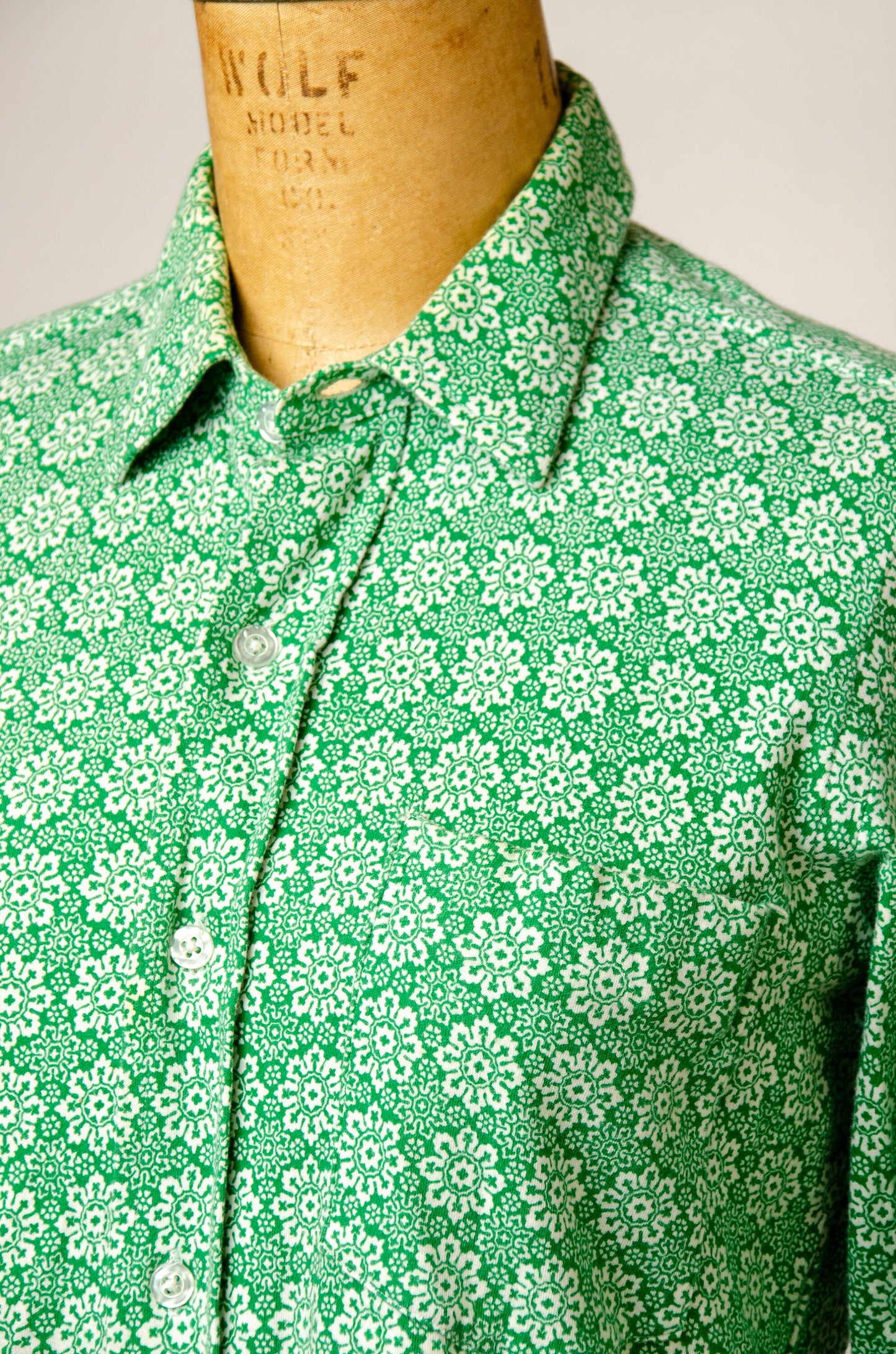 1970s Mod Paisley Green Button Up Cotton Dress Shirt