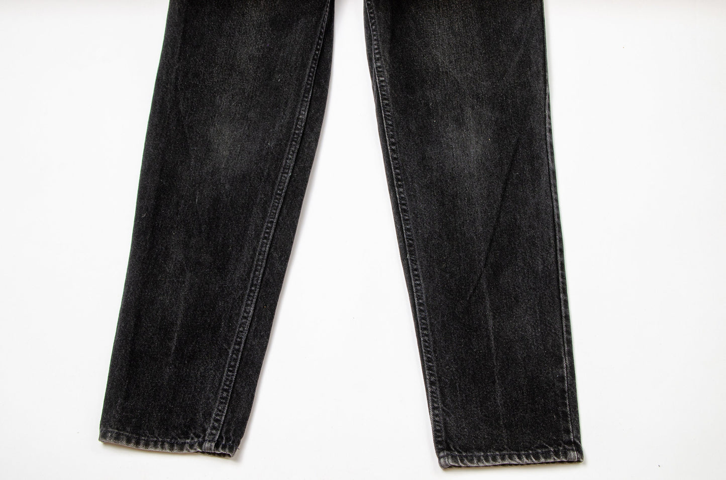 1980s Levis Faded Black Denim 950 USA Tapered Mom Jeans 30 x 30