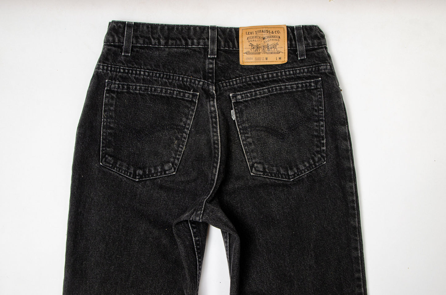 1980s Levis Faded Black Denim 950 USA Tapered Mom Jeans 30 x 30