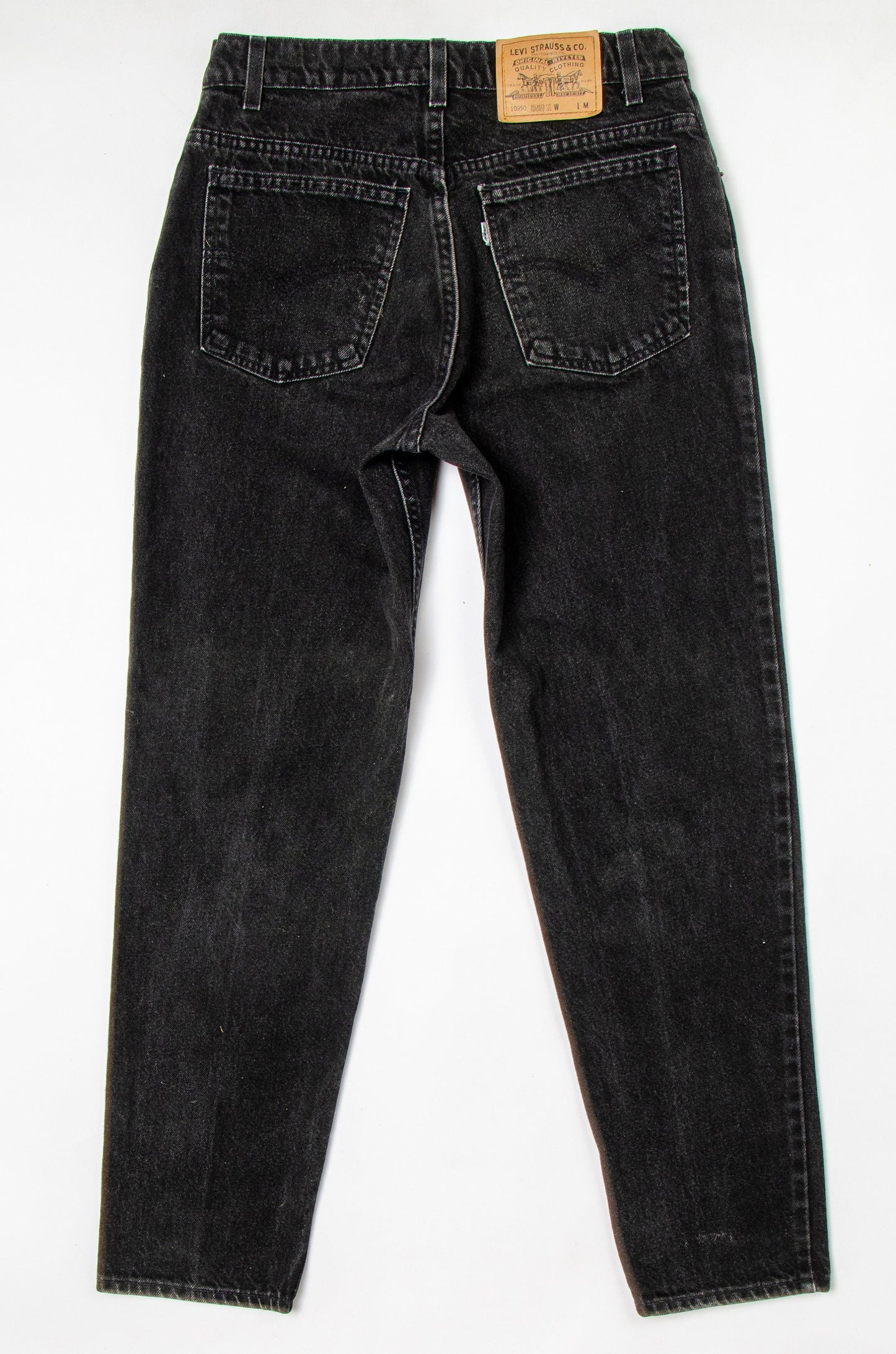 1980s Levis Faded Black Denim 950 USA Tapered Mom Jeans 30 x 30