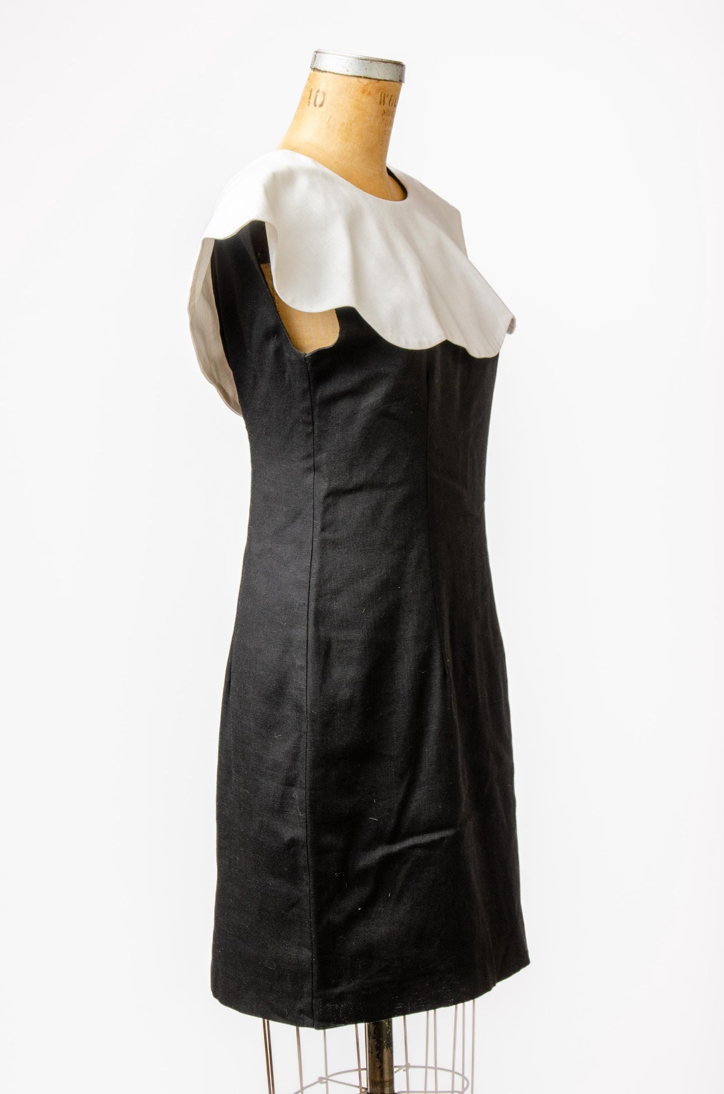 1980s Egg Dress Black and White Linen Modern Shift Dress