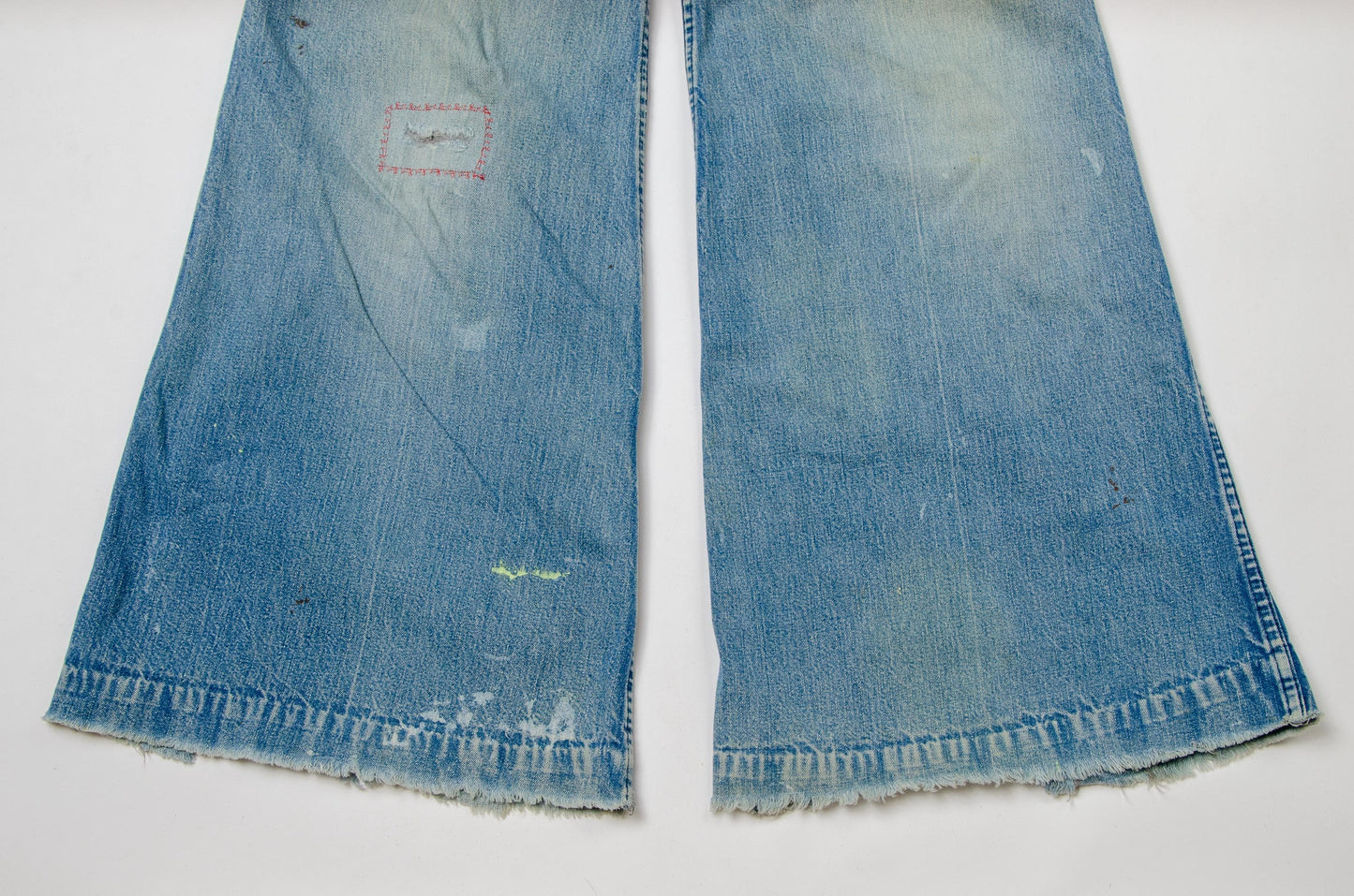 1970s Distressed Bell Bottoms High Waisted Blue Denim Flared Jeans 29 x 31