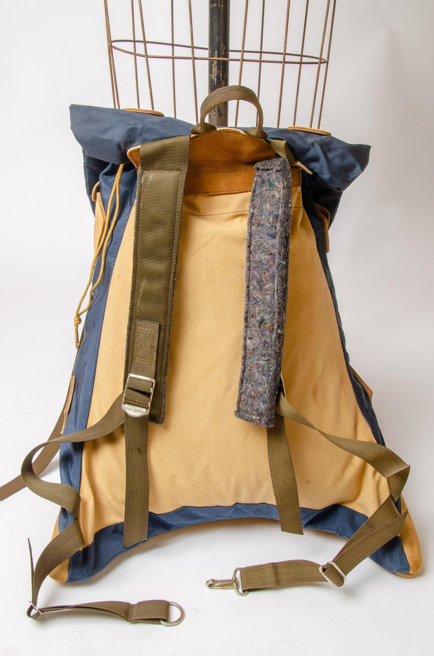 1975 REI Internal Frame Rucksack Leather Bottom Backpack