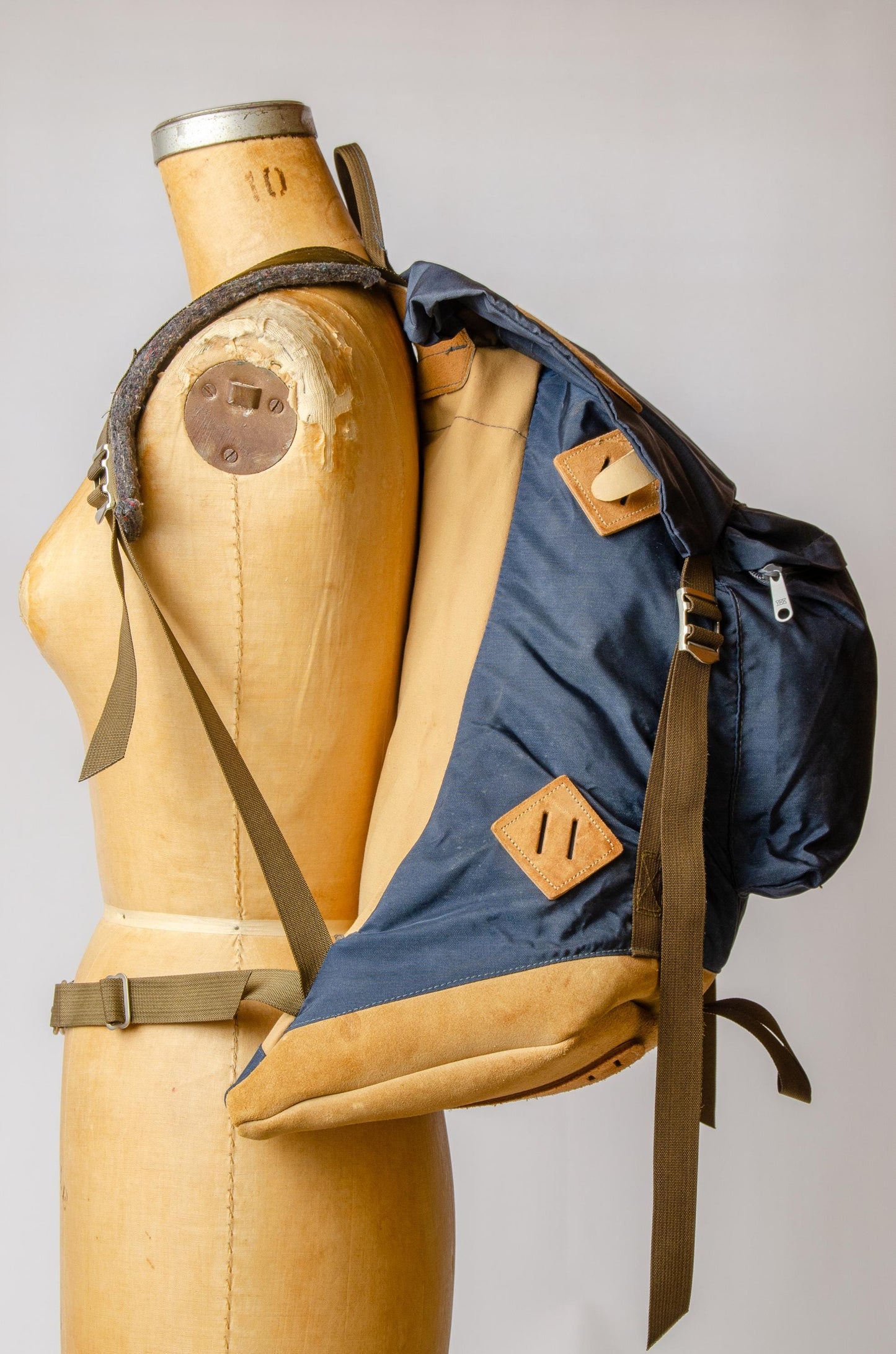 1975 REI Internal Frame Rucksack Leather Bottom Backpack