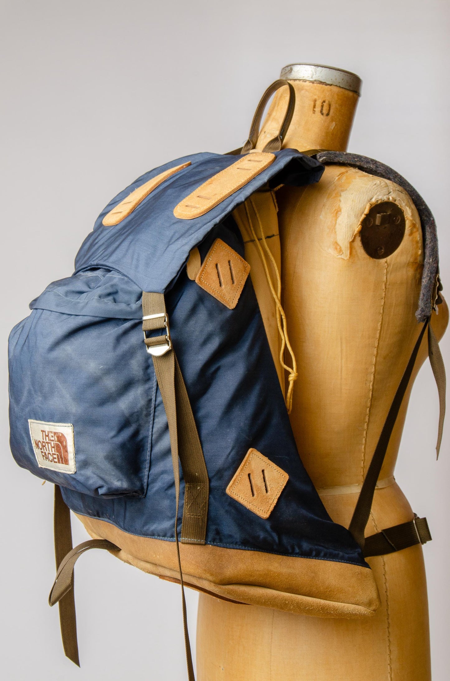 1975 REI Internal Frame Rucksack Leather Bottom Backpack