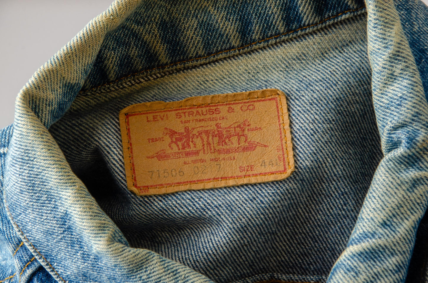 1980s Levis Jacket Distressed Denim Two Pocket 70506-0217 Jean Jacket size 44