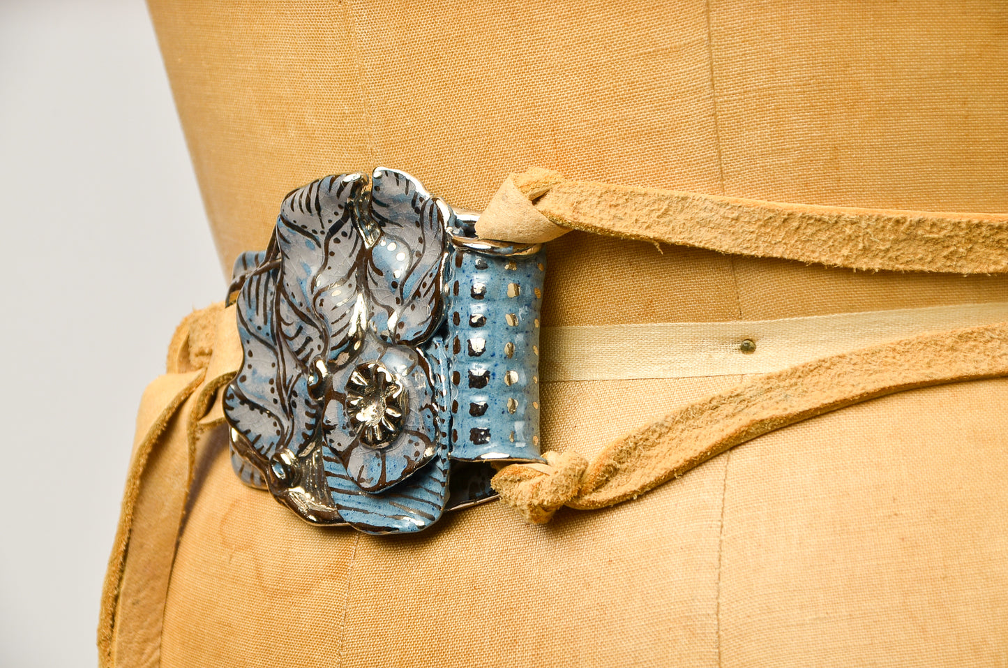 Vintage Ceramic Hippie California Artisan Leather Belt Blue Floral