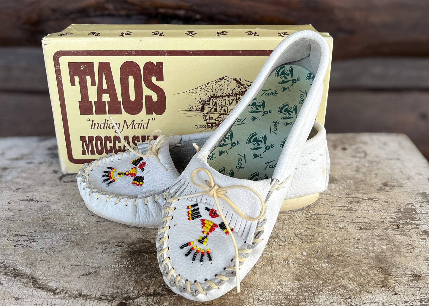 Vintage Minnetonka Taos Moccasins White Leather Beaded Thunderbird 6 Womens