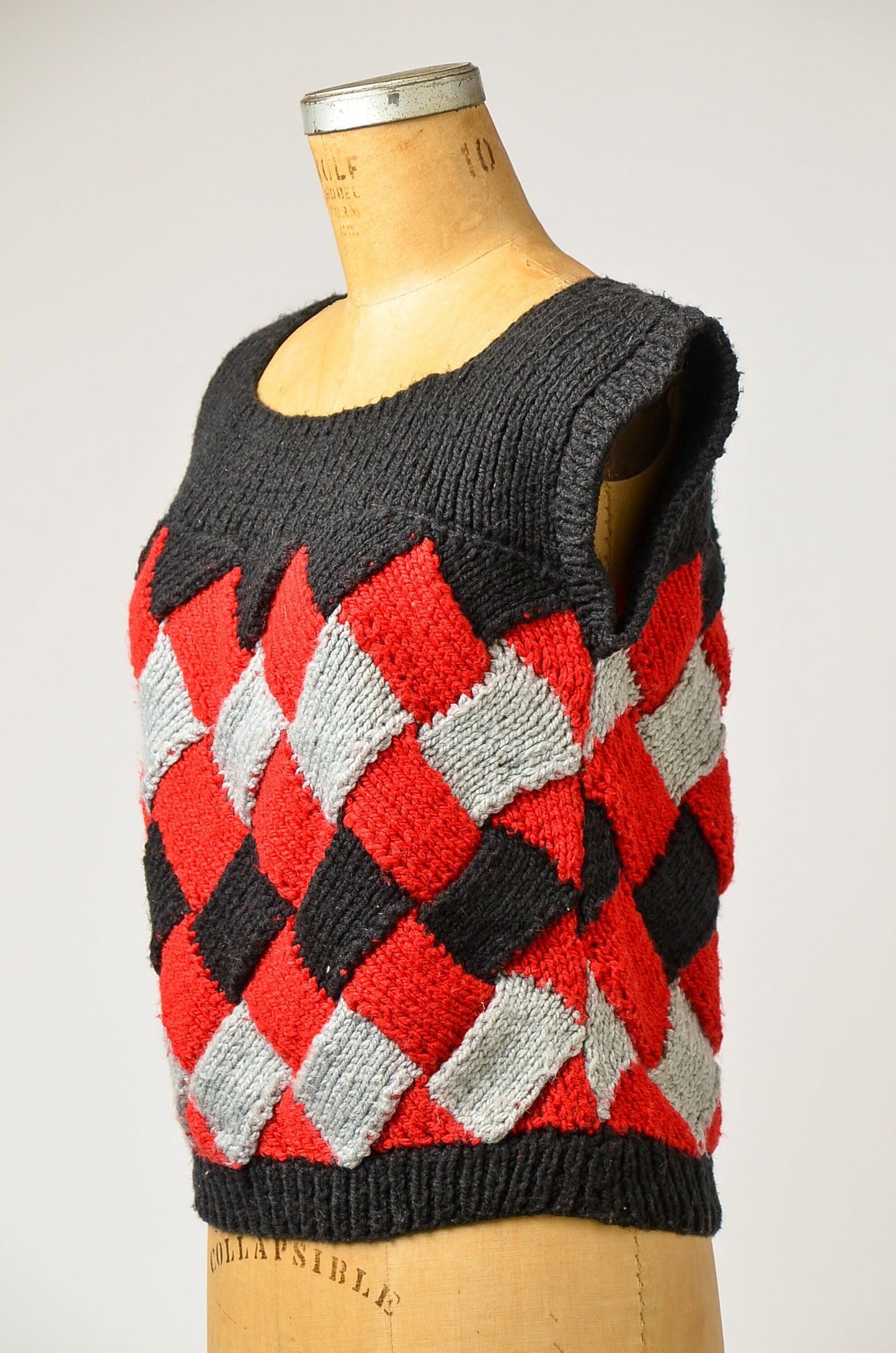 Vintage Basket Weave Sweater Black and Red Short Sleeve Knit Top