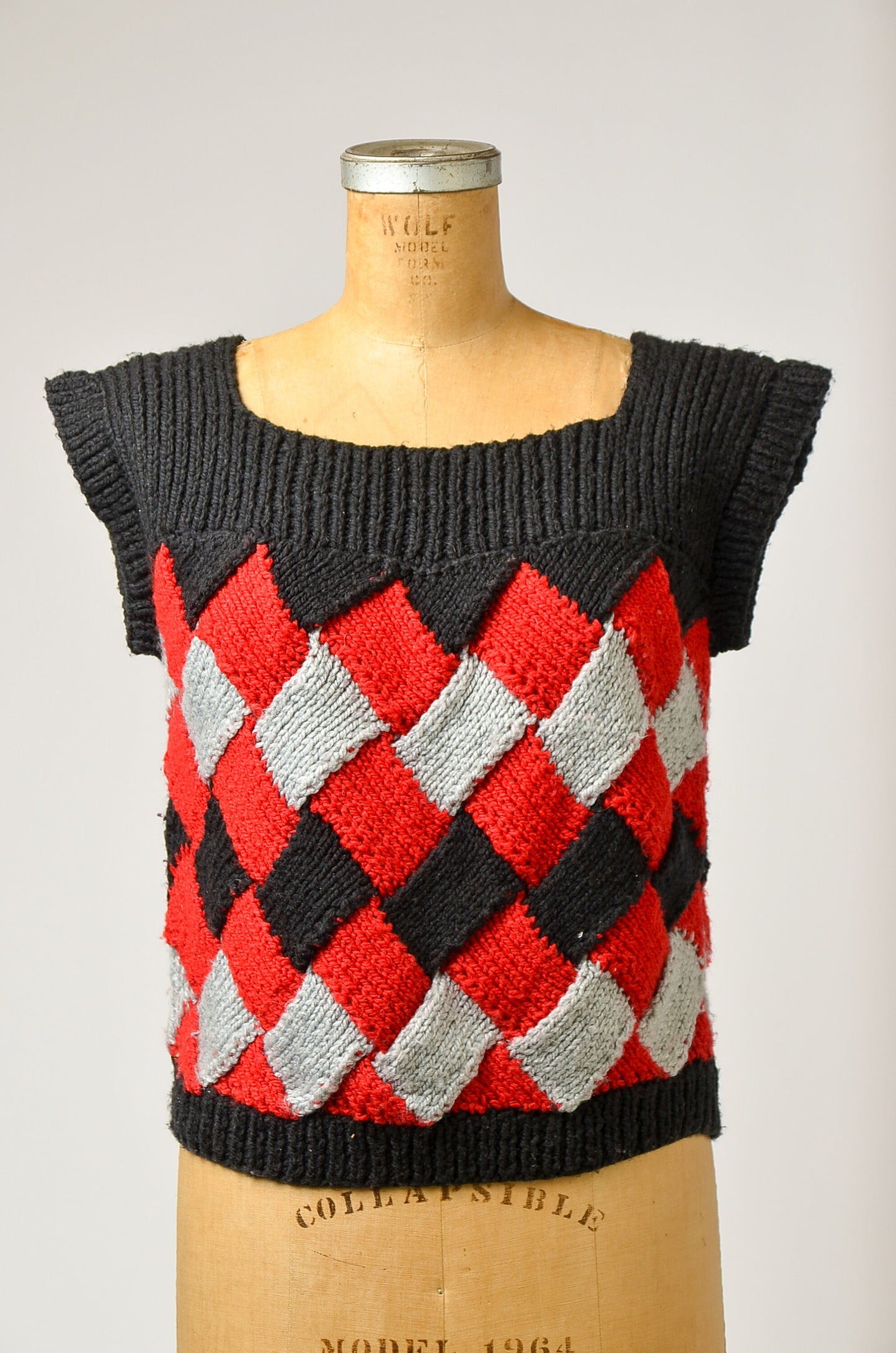 Vintage Basket Weave Sweater Black and Red Short Sleeve Knit Top