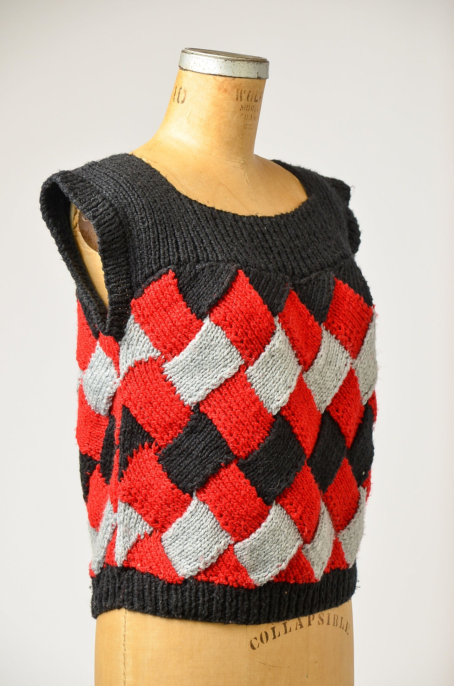 Vintage Basket Weave Sweater Black and Red Short Sleeve Knit Top