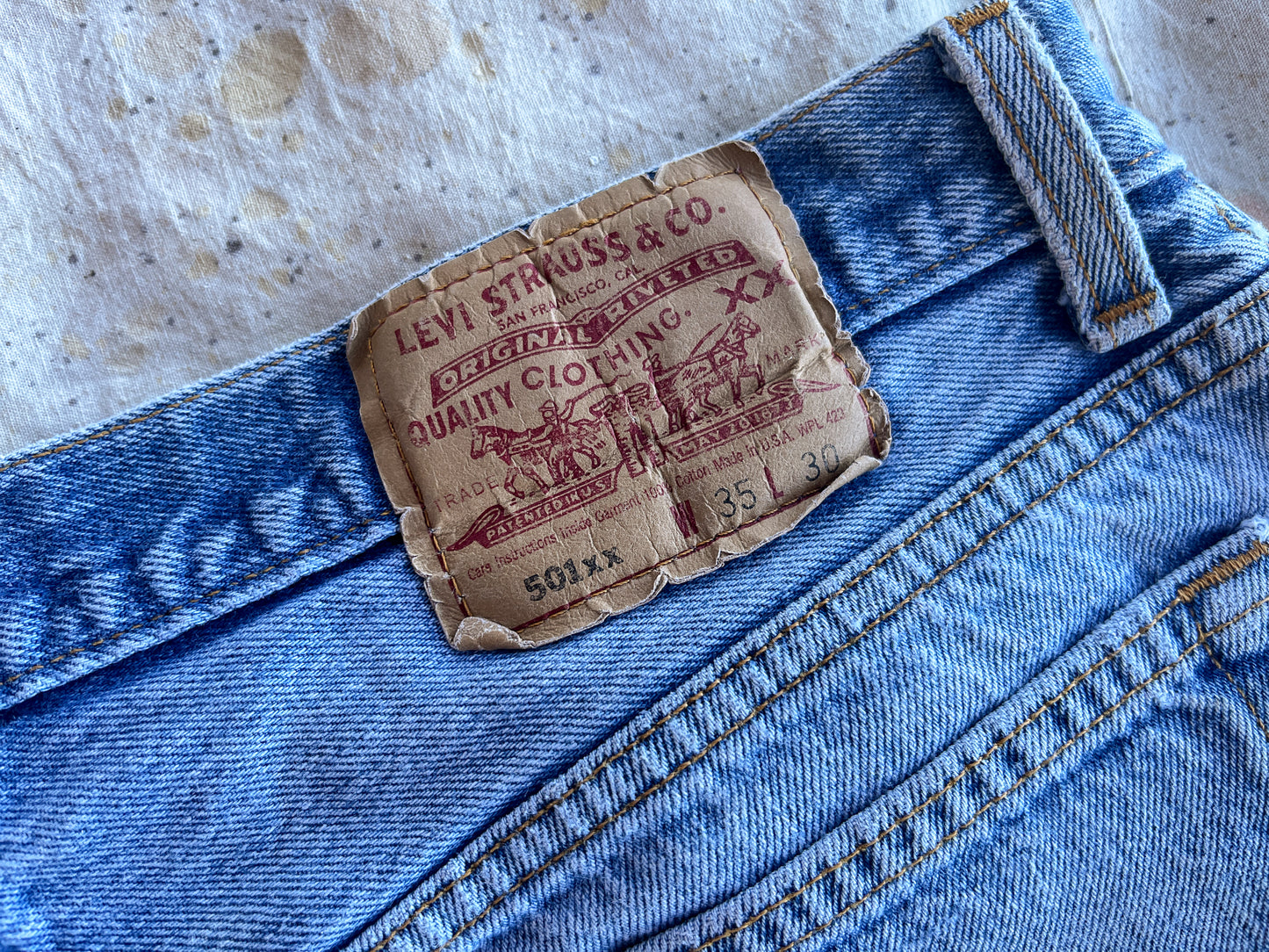 1980s Levis 501 Button Fly Made in USA Distressed Blue Denim Jeans 33 x 27